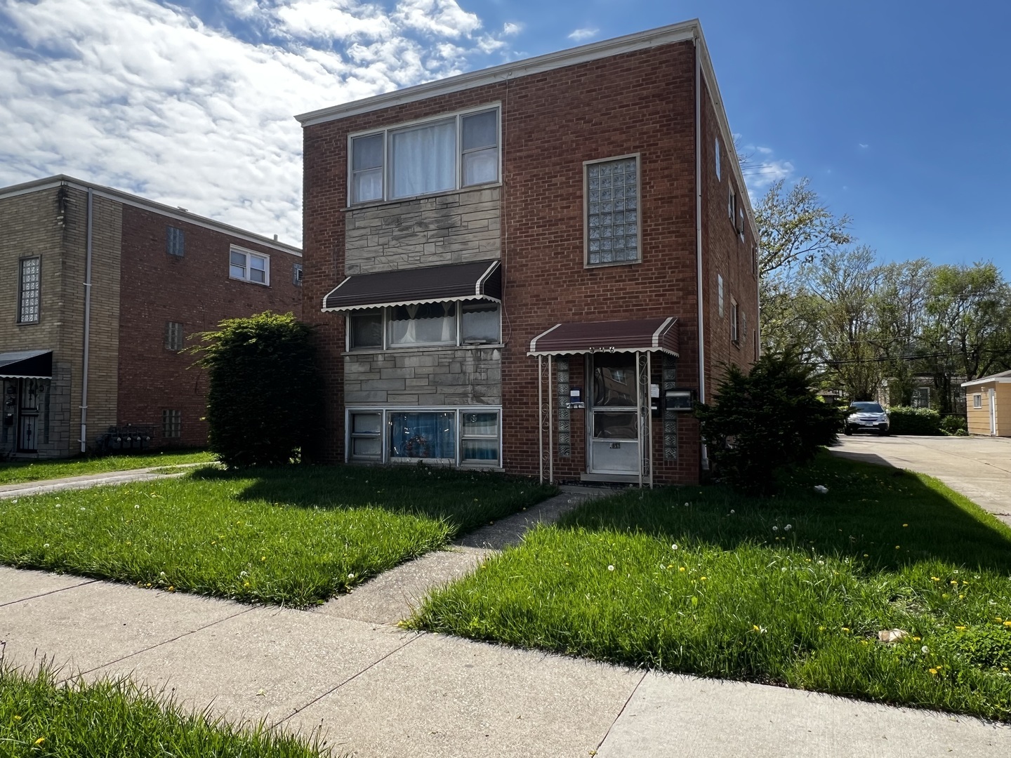 Property Photo: 456 N Wolf Road IL 60162