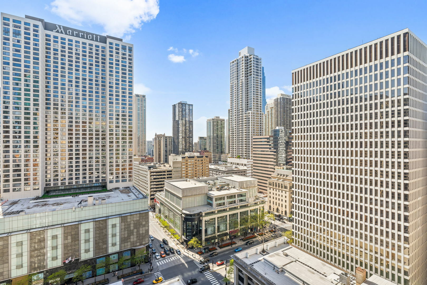 Property Photo: 550 N Saint Clair Street 1904 IL 60611