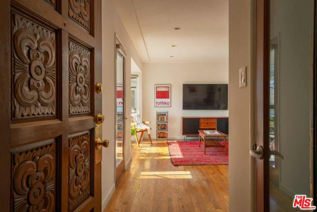 1318 N Crescent Heights Boulevard 211  West Hollywood CA 90046 photo