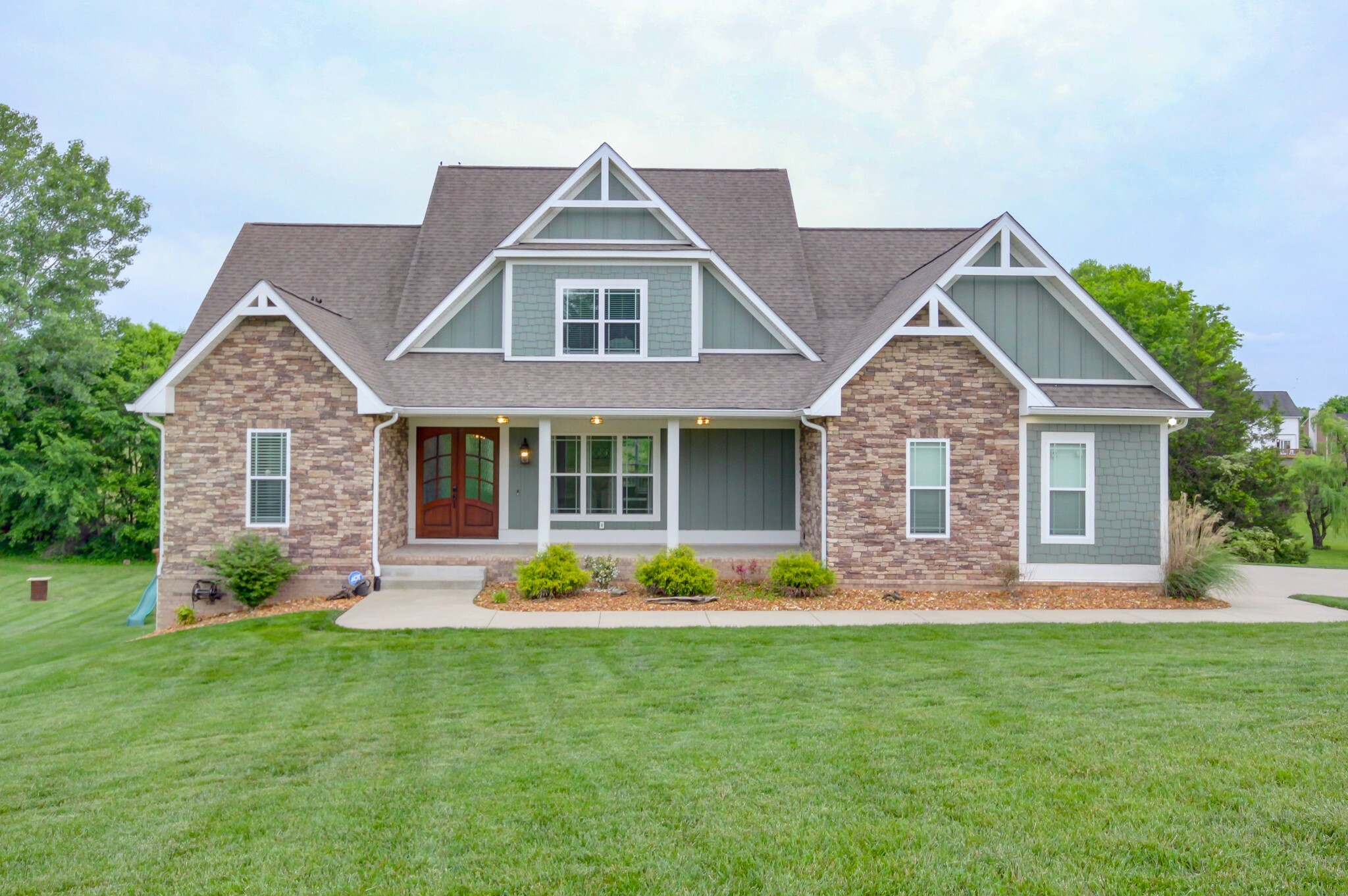 Property Photo: 864 S Ridge Trl TN 37043
