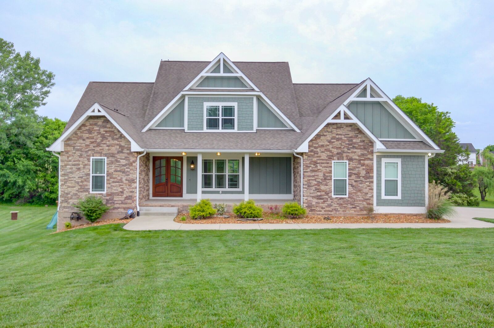 Property Photo: 864 S Ridge Trl TN 37043