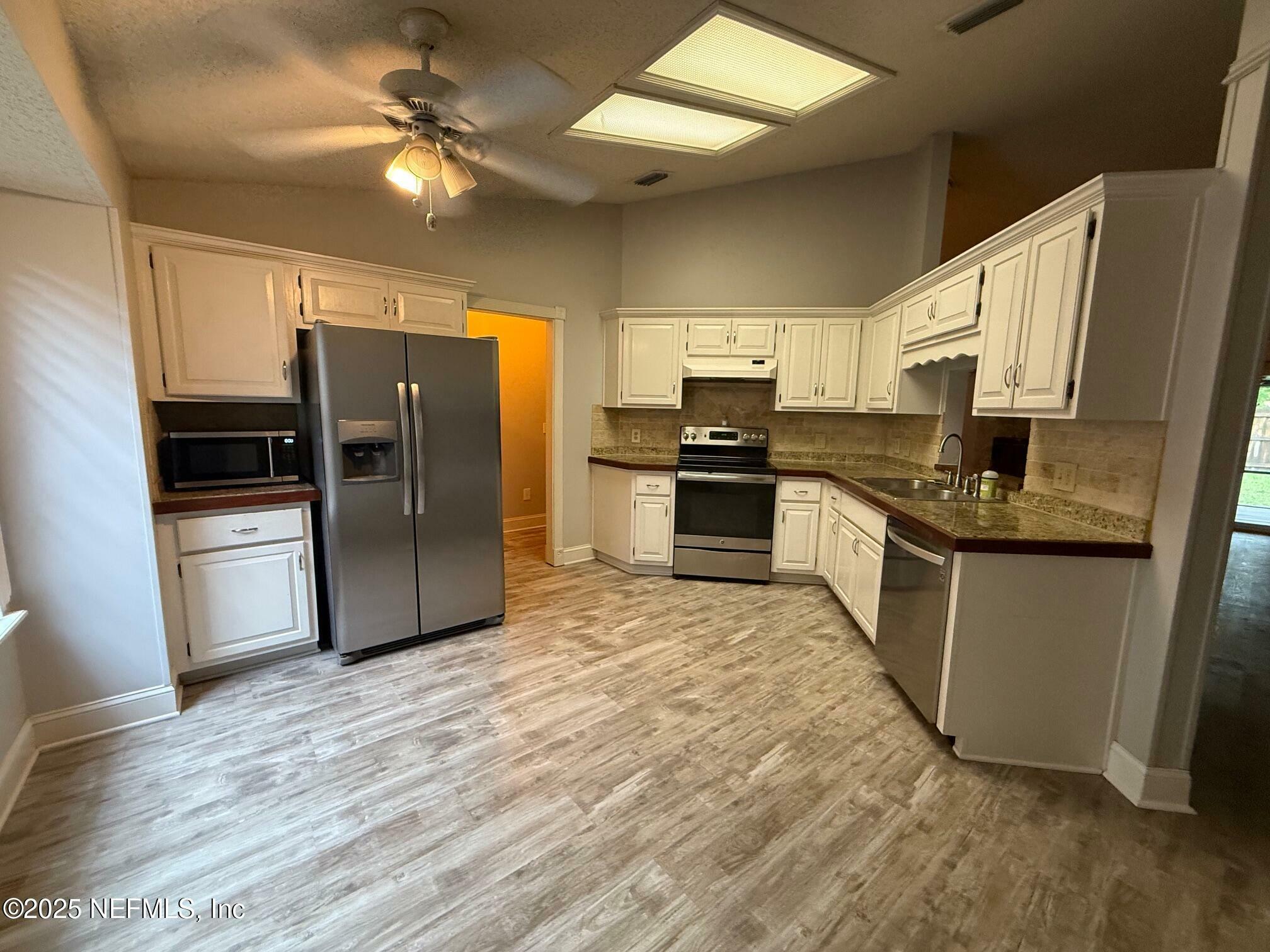 Property Photo: 8562 Echoridge Court FL 32244