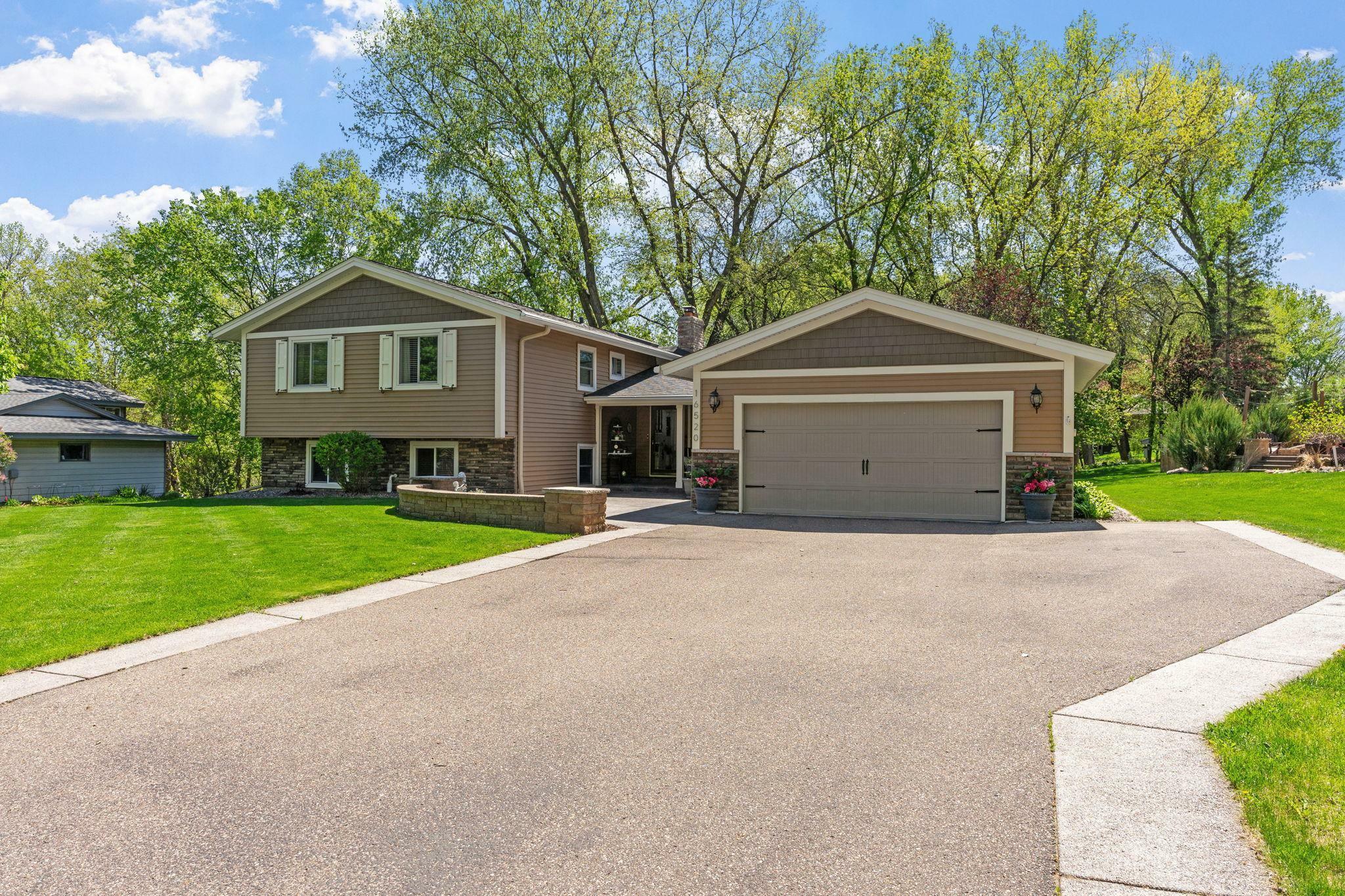 Property Photo: 16520 Lake Ridge Drive MN 55311