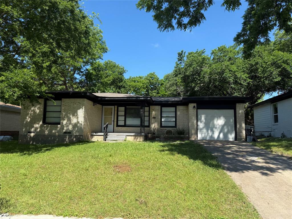 Property Photo: 3207 Nutting Drive TX 75227