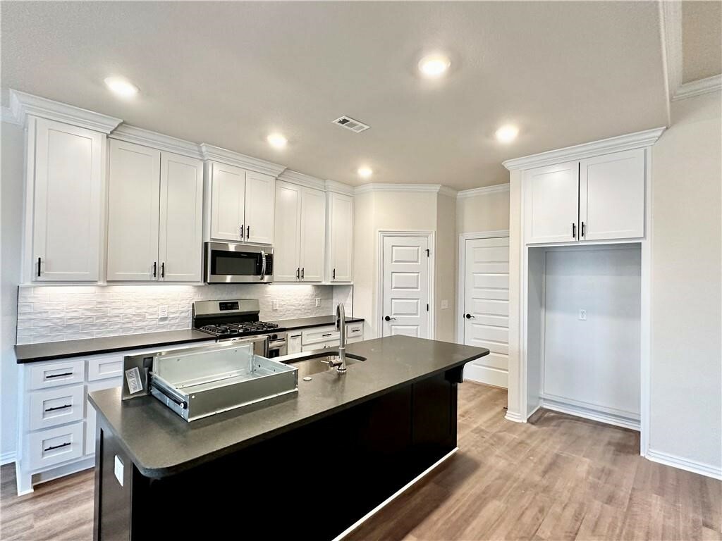 Property Photo: 5909 SW Macasin Avenue AR 72713