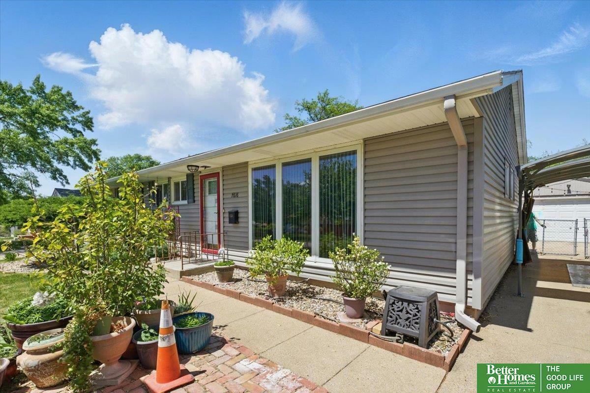 Property Photo: 7616 Western Avenue NE 68114