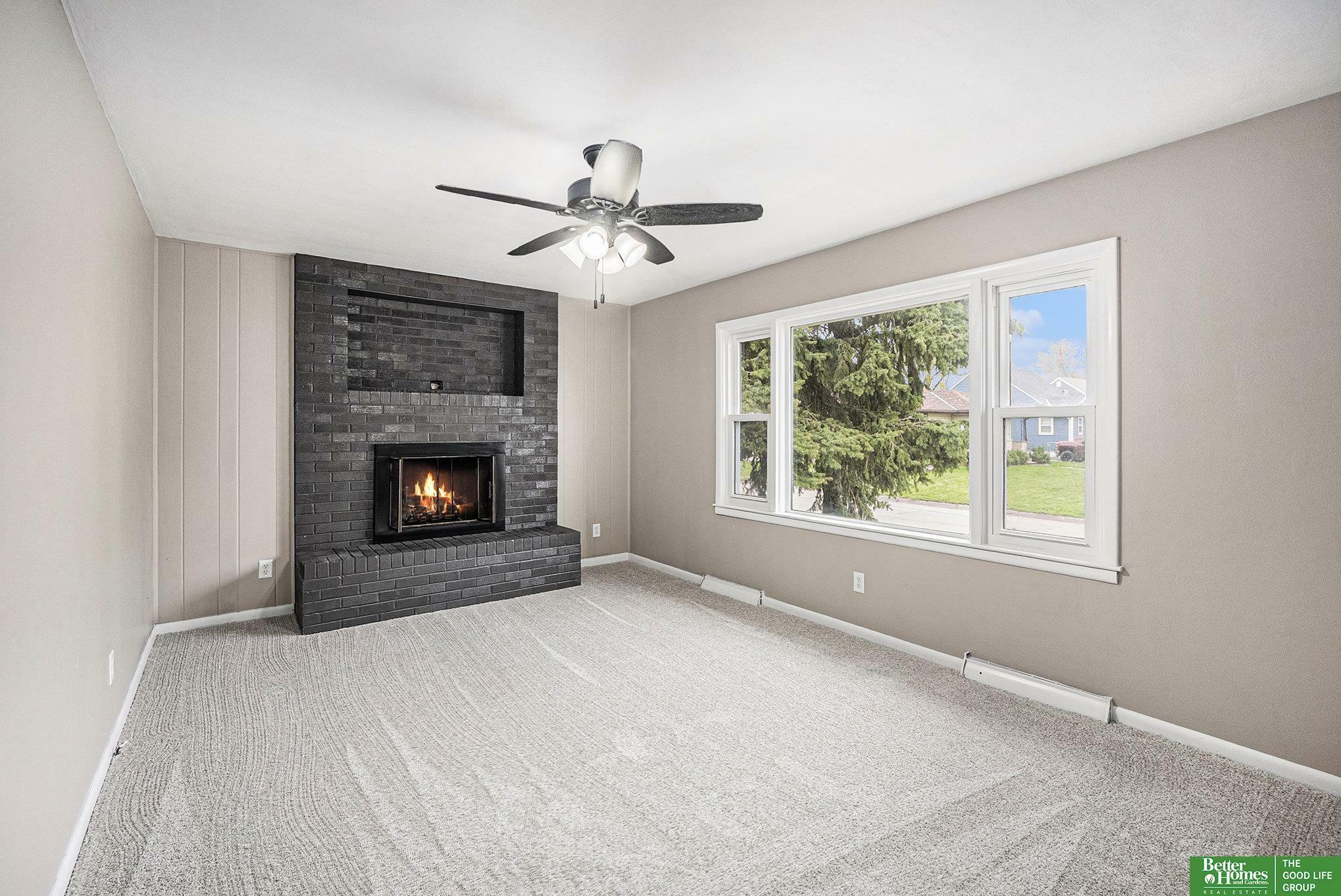 Property Photo: 1405 E Linden Avenue NE 68025