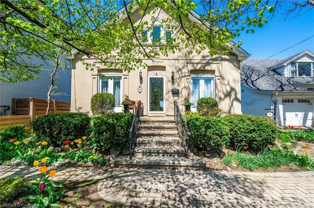 Property Photo: 31 Mountain Park Avenue ON L9A 1A1