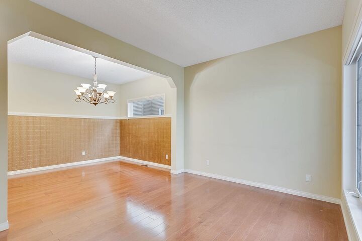 Property Photo:  596 Cougar Ridge Drive SW  AB T3H 5A4