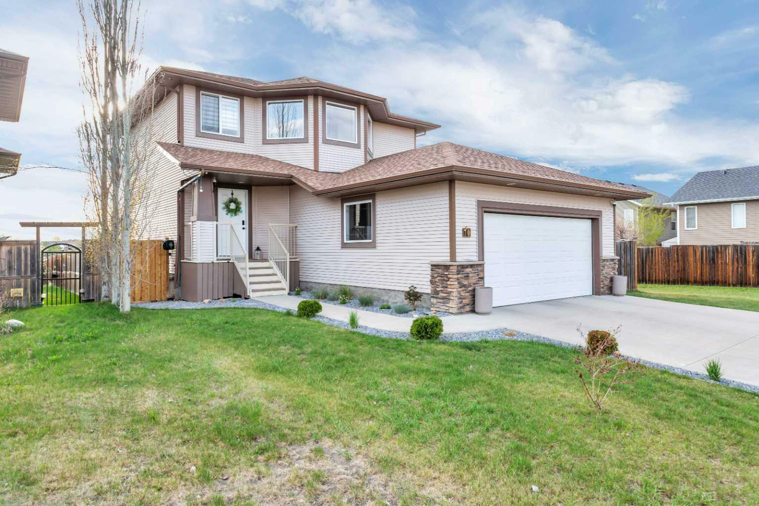Property Photo: 70 Larsen Crescent AB T4R 0J2