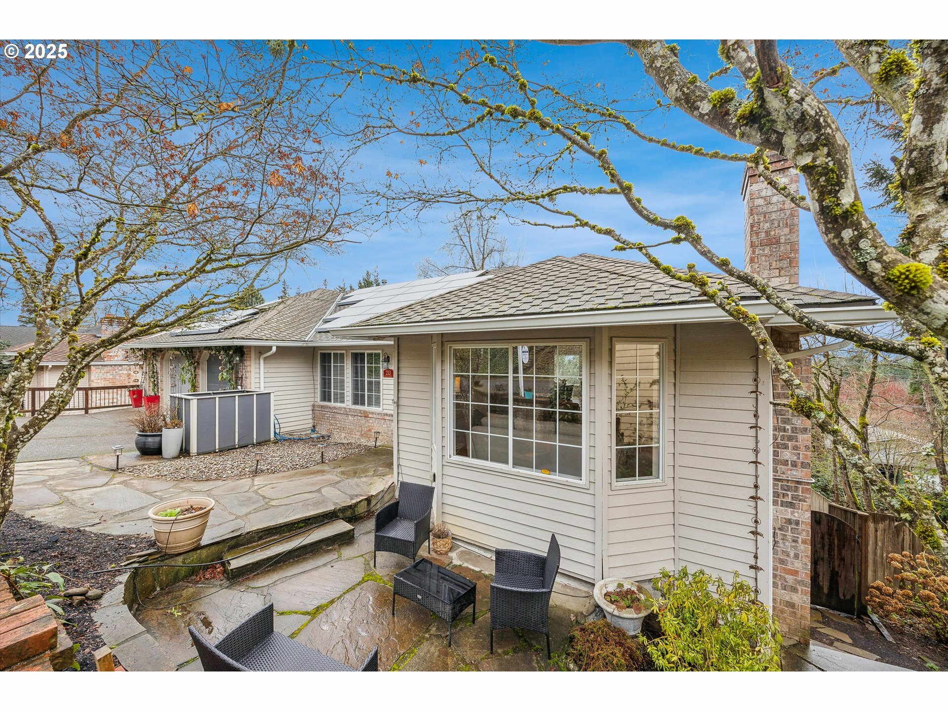 Property Photo: 213 Hidalgo St OR 97035