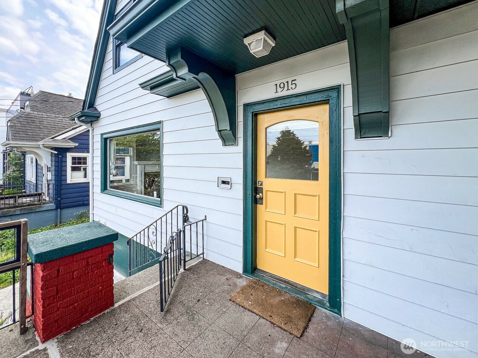 Property Photo: 1915 Dexter Avenue N WA 98109