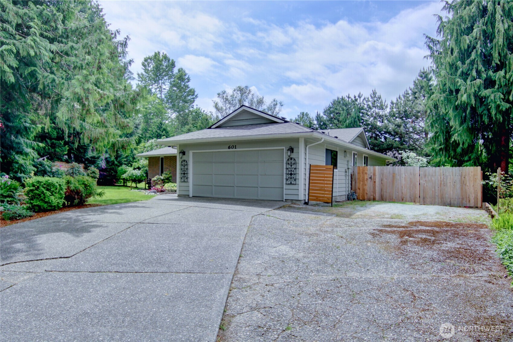 Property Photo: 601 Upland Place WA 98273