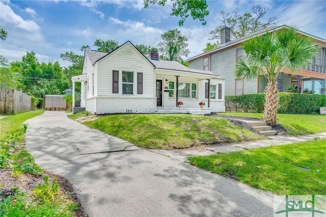 Property Photo: 1221 E 32nd Street GA 31404