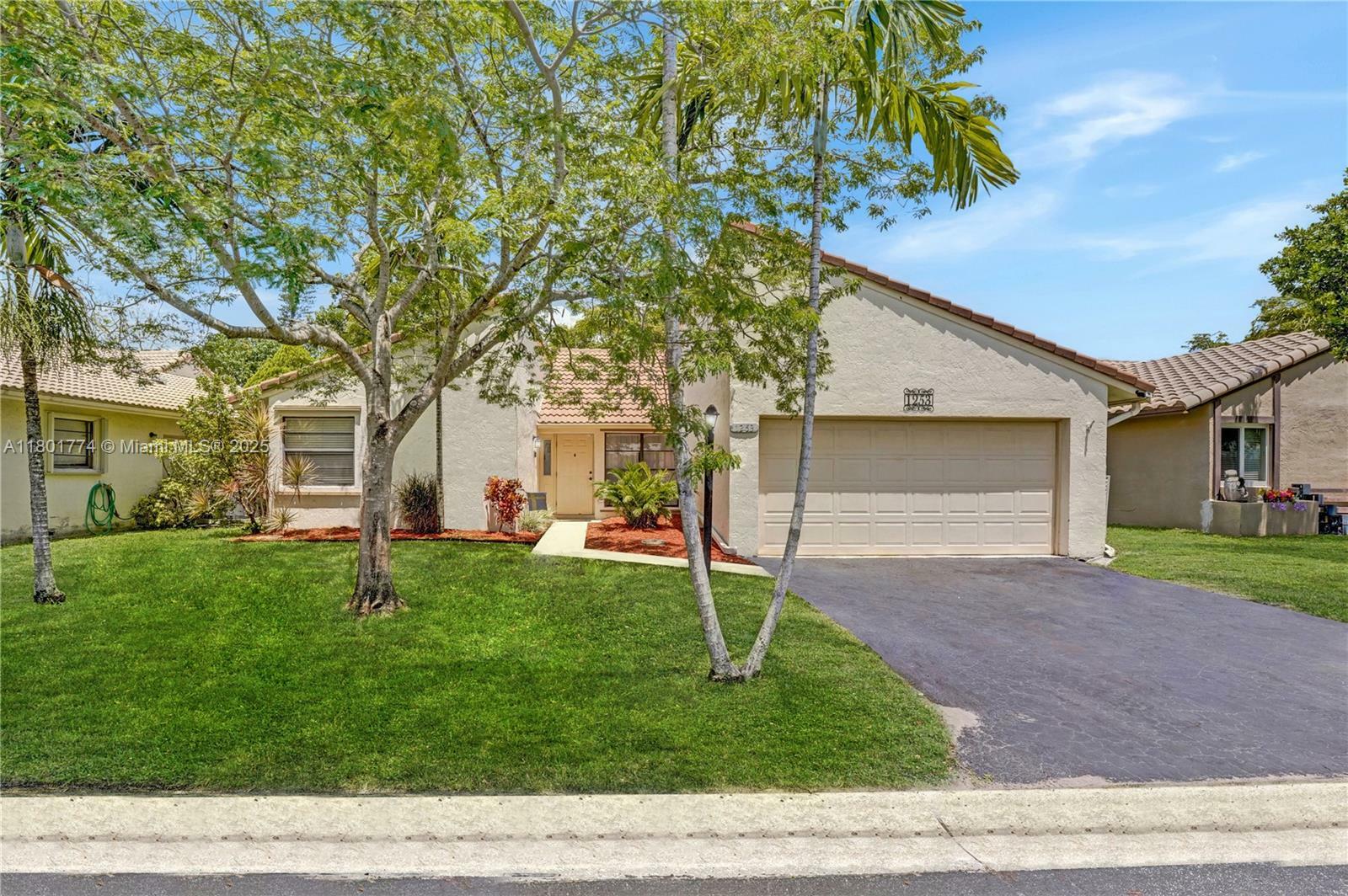 Property Photo: 1253 Spring Cir Dr FL 33071