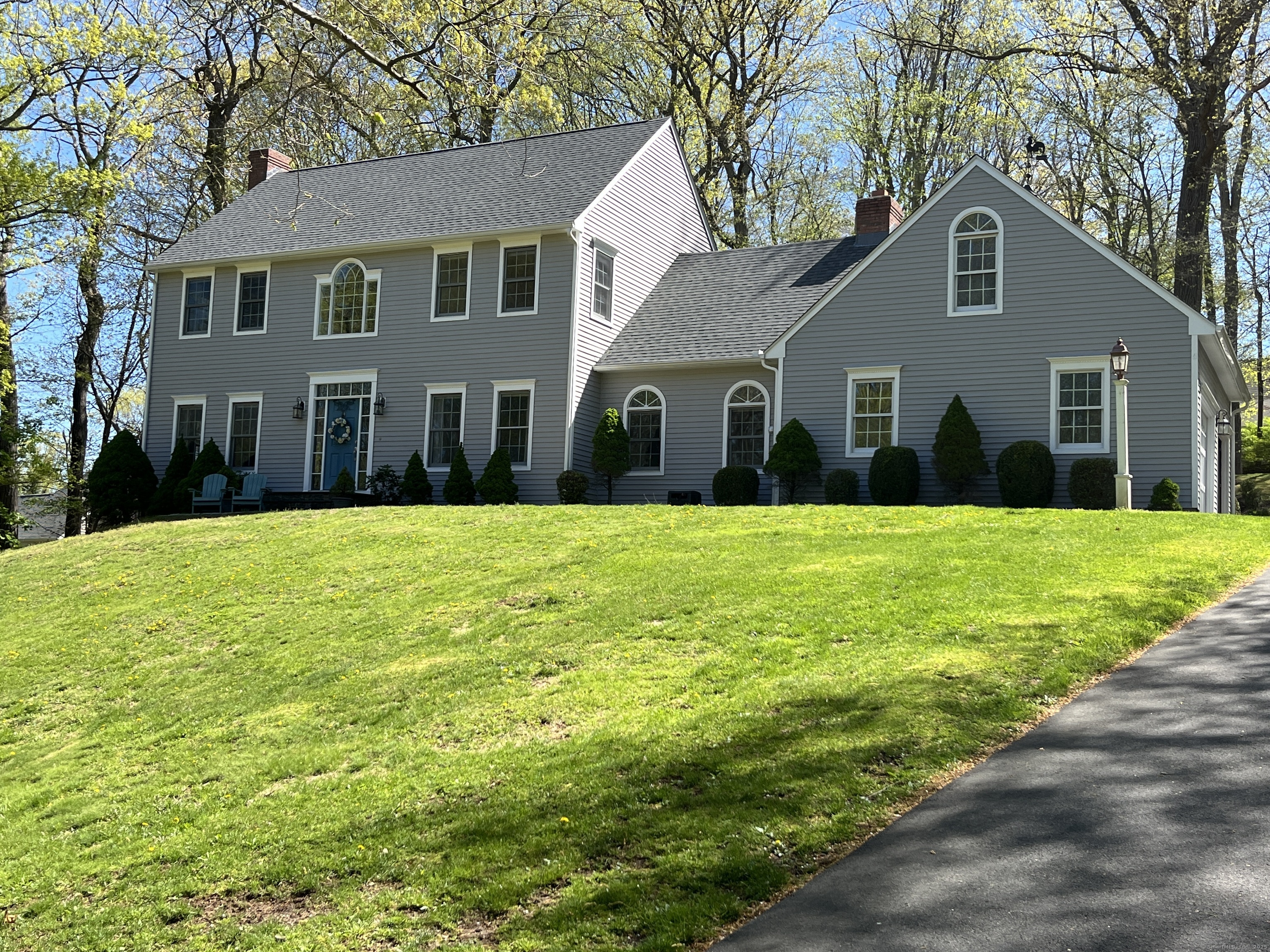 27 Regency Drive  North Haven CT 06473 photo