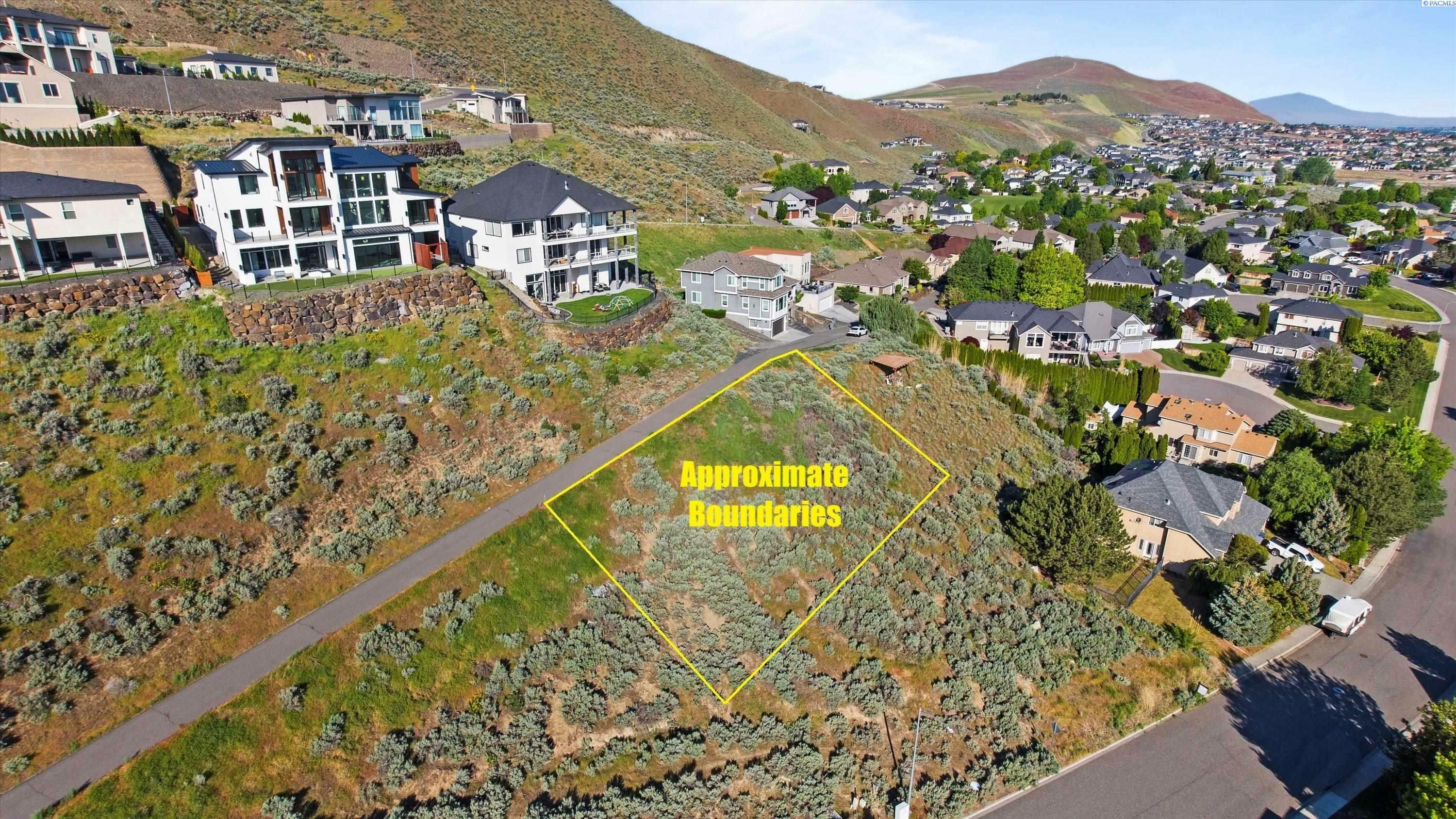 Property Photo: 464 Agier Dr WA 99352
