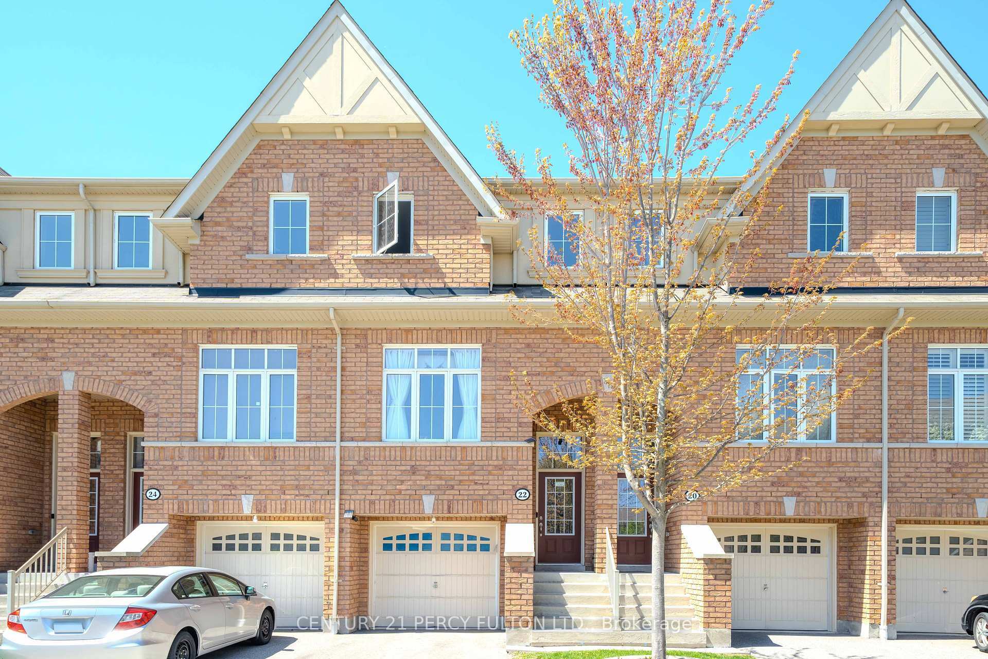 Property Photo: 22 Burtonbury Lane 11 ON L1Z 0C9