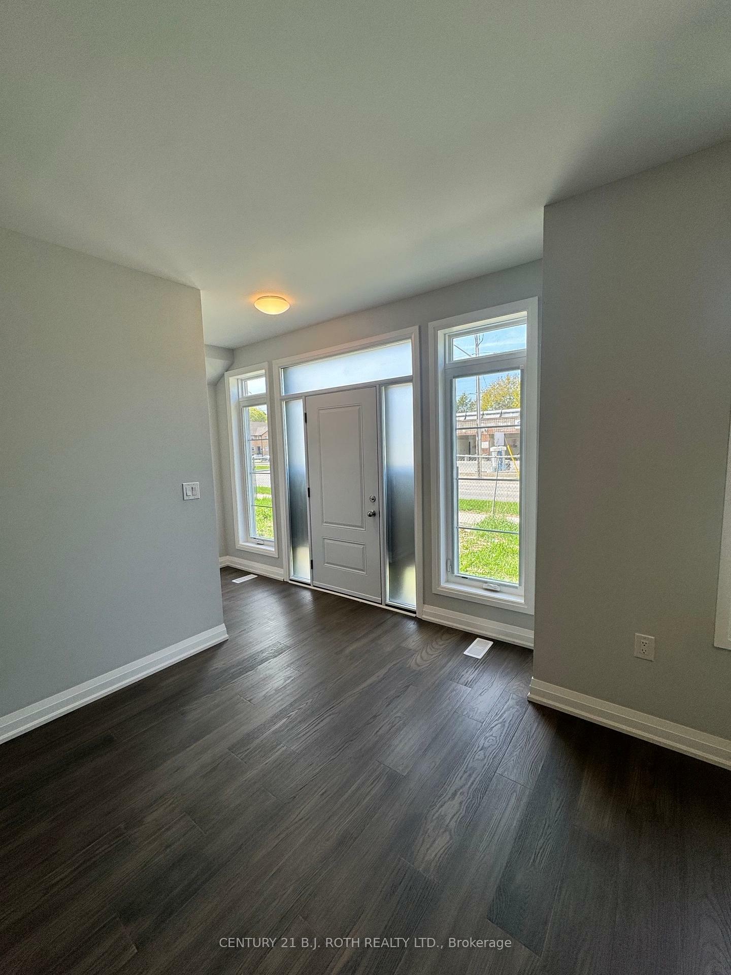 Photo de la propriété: 260 Eagle Street 12 ON L3Y 1K1