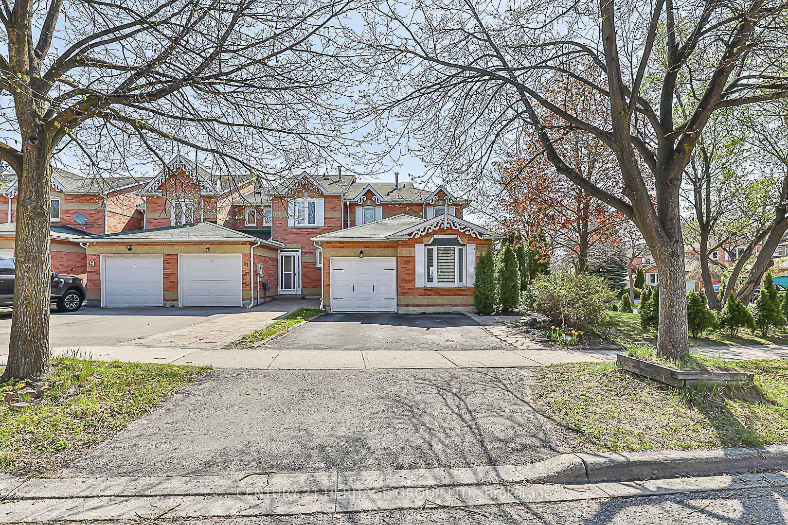 15 Ritva Court  Richmond Hill ON L4C 9R3 photo