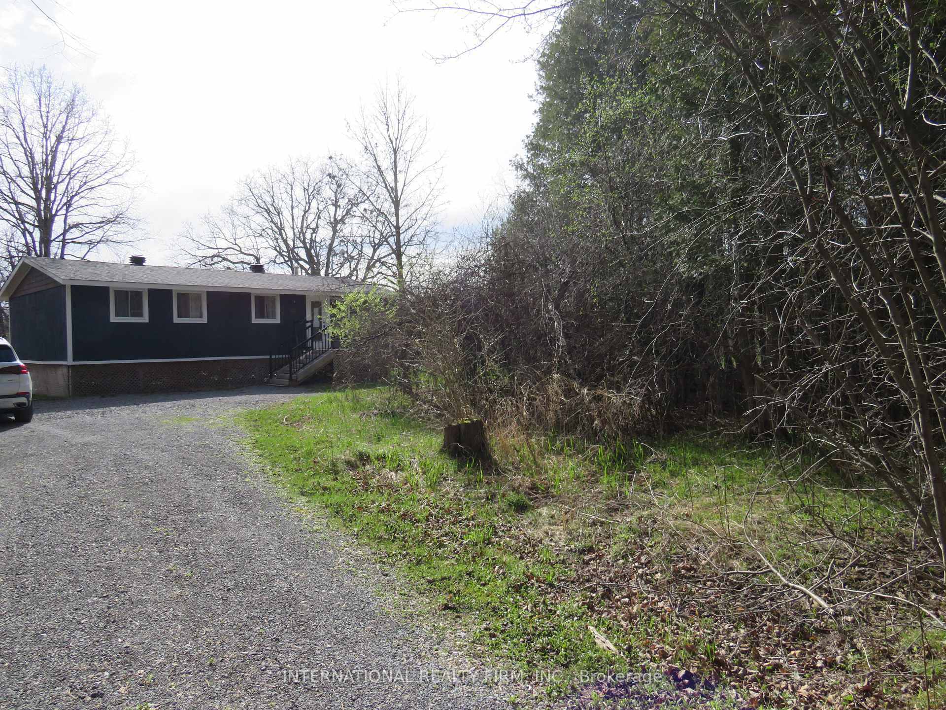 Property Photo: 175 Borden Road ON K7C 3P1