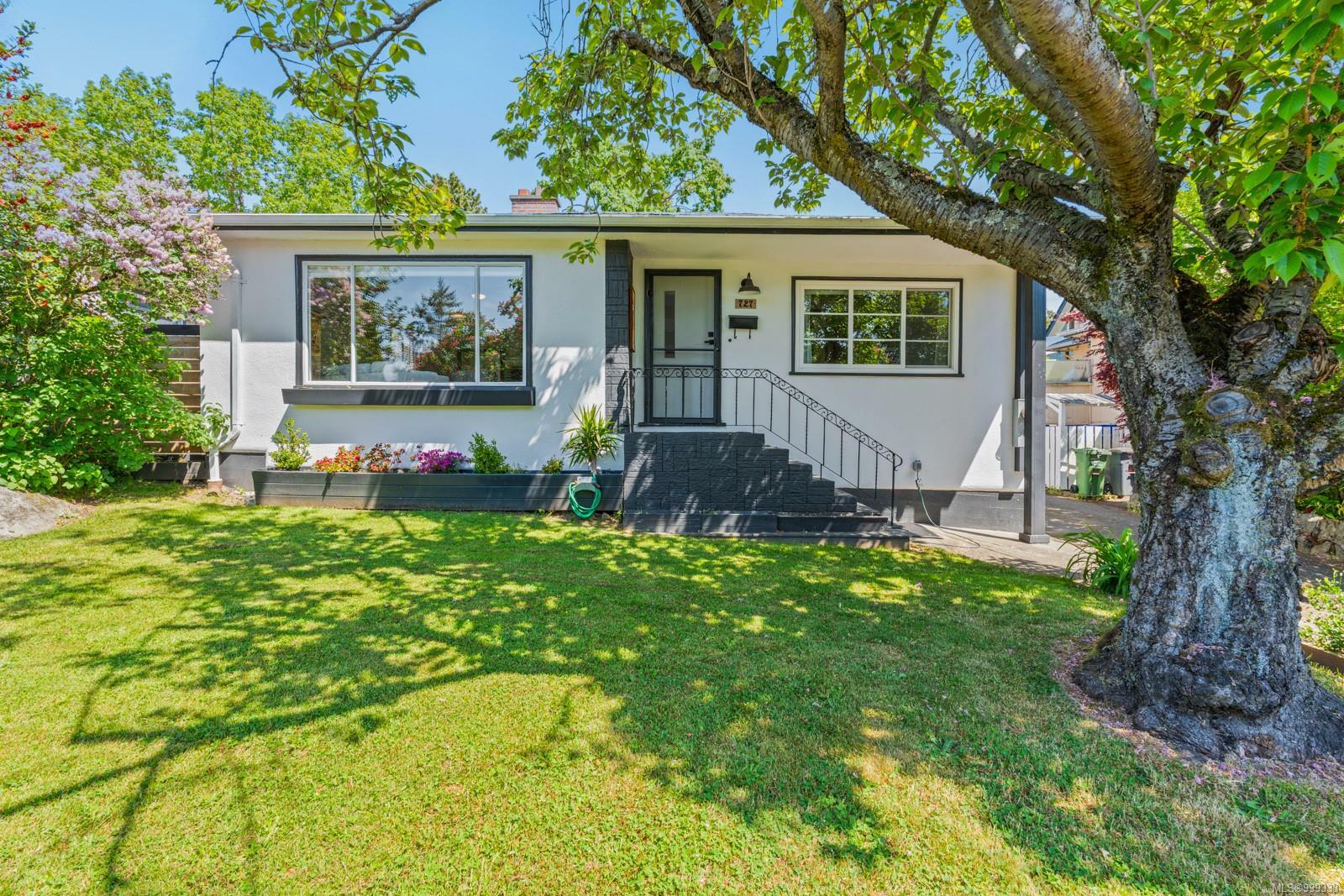 Property Photo: 727 Craigflower Rd BC V9A 2W6