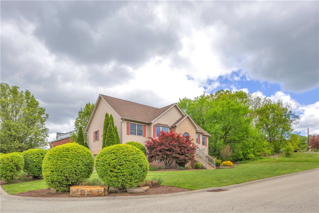 Property Photo: 1732 Briarwood Lane PA 15239