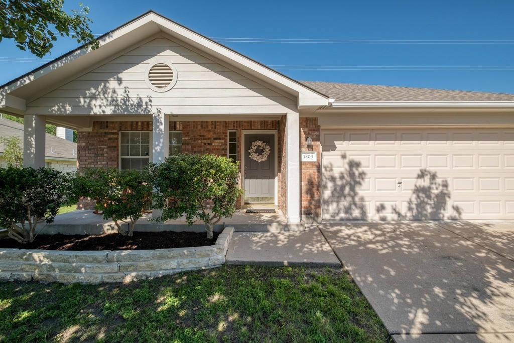 Property Photo: 1303 Ridgewood Drive TX 78641