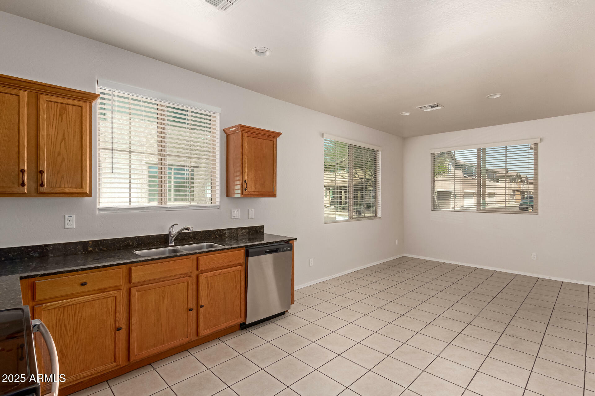 Property Photo: 2640 N 73rd Glen AZ 85035