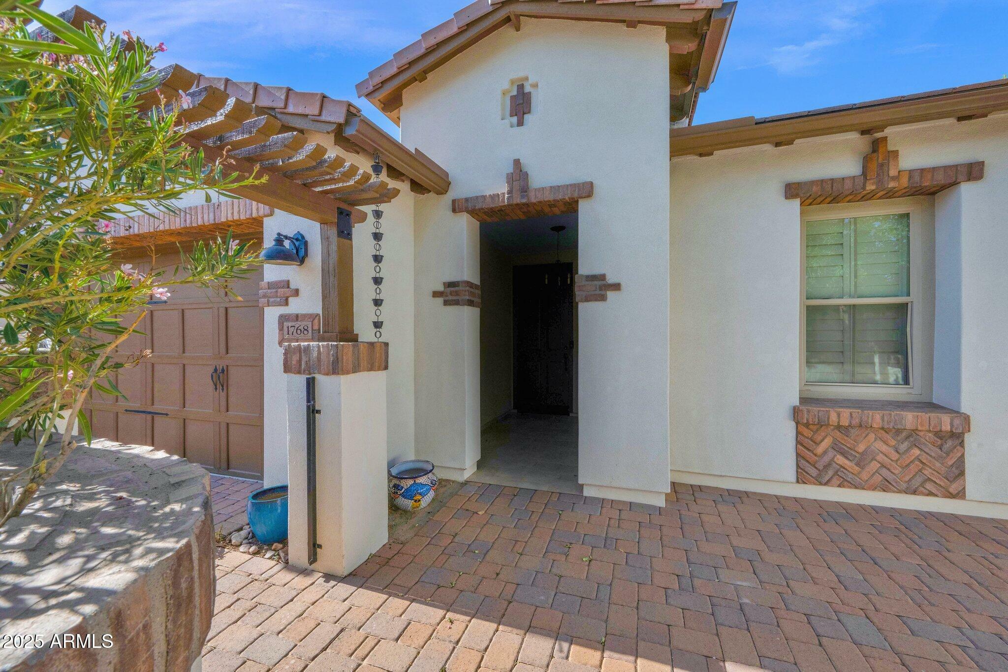 Property Photo: 1768 E Grand Ridge Road AZ 85140