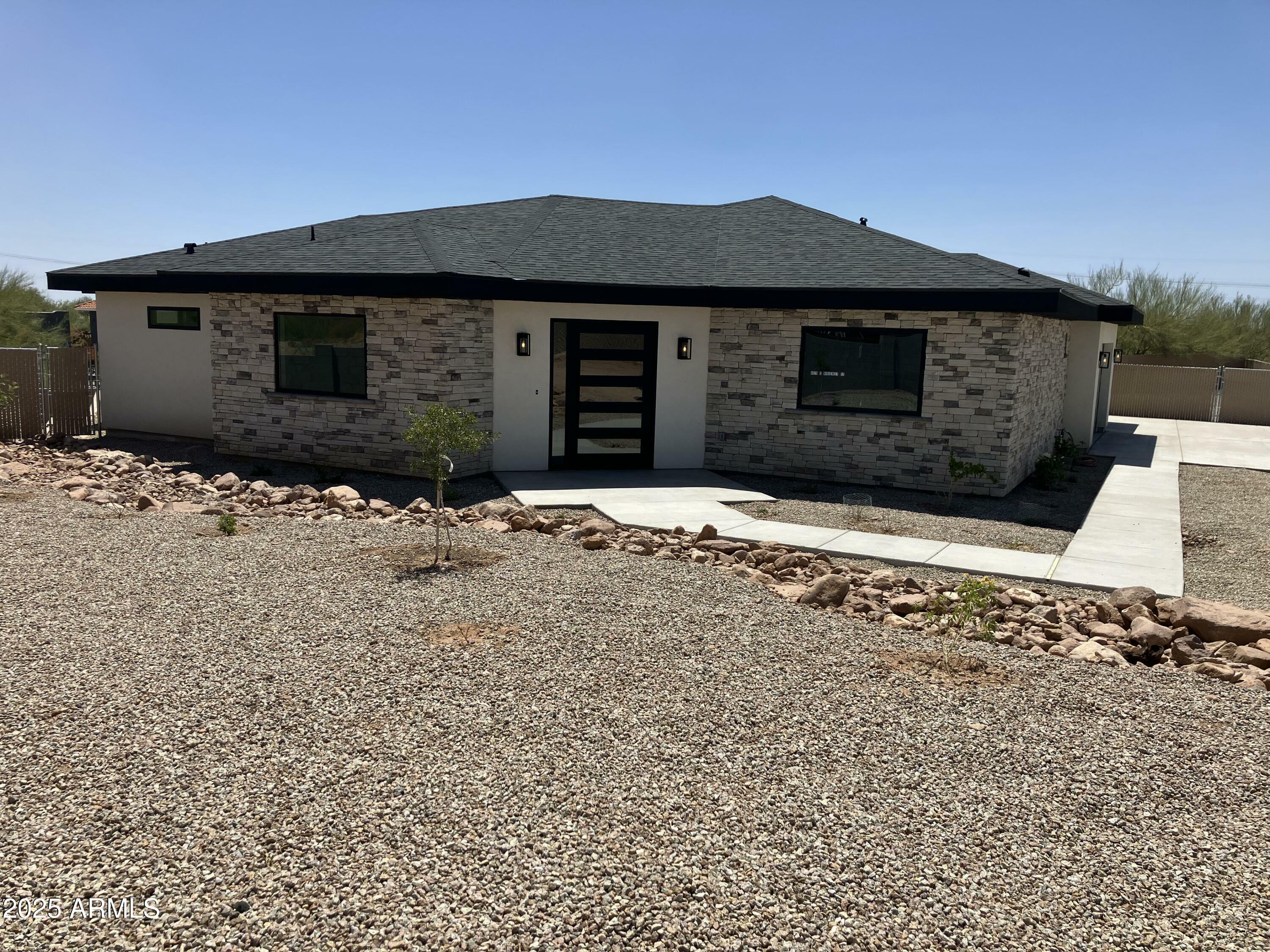 Property Photo: 4079 E Roosevelt Street AZ 85119