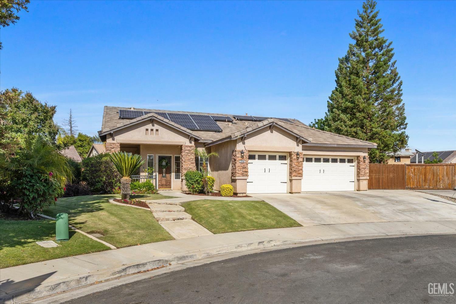 Property Photo: 10404 Rose River Falls Avenue CA 93312