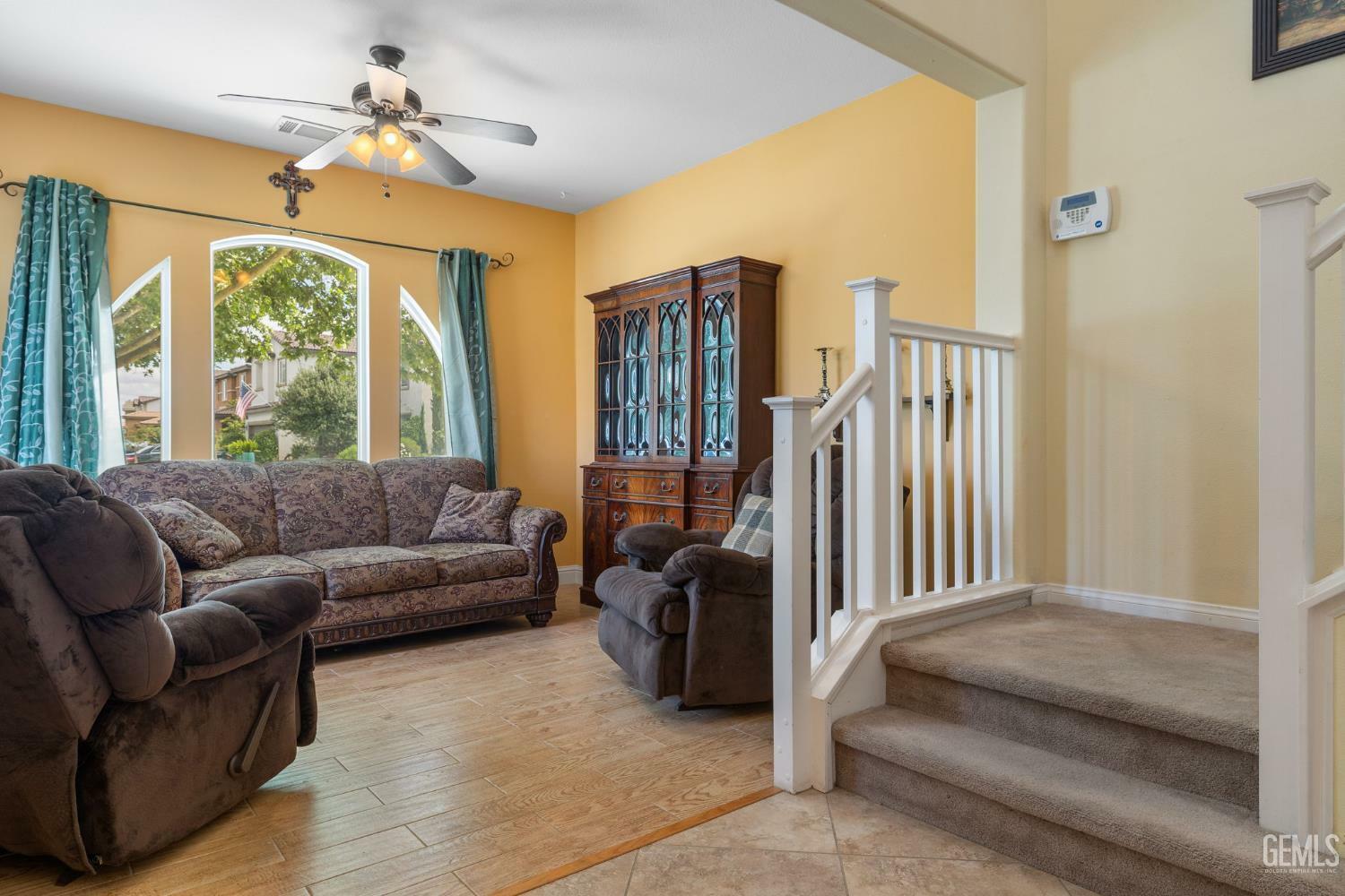Property Photo: 10114 Oporto Way CA 93306
