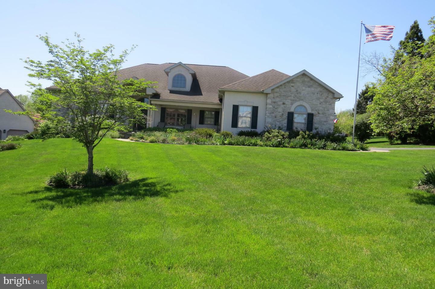 Property Photo: 523 Hamlet Drive W PA 17362