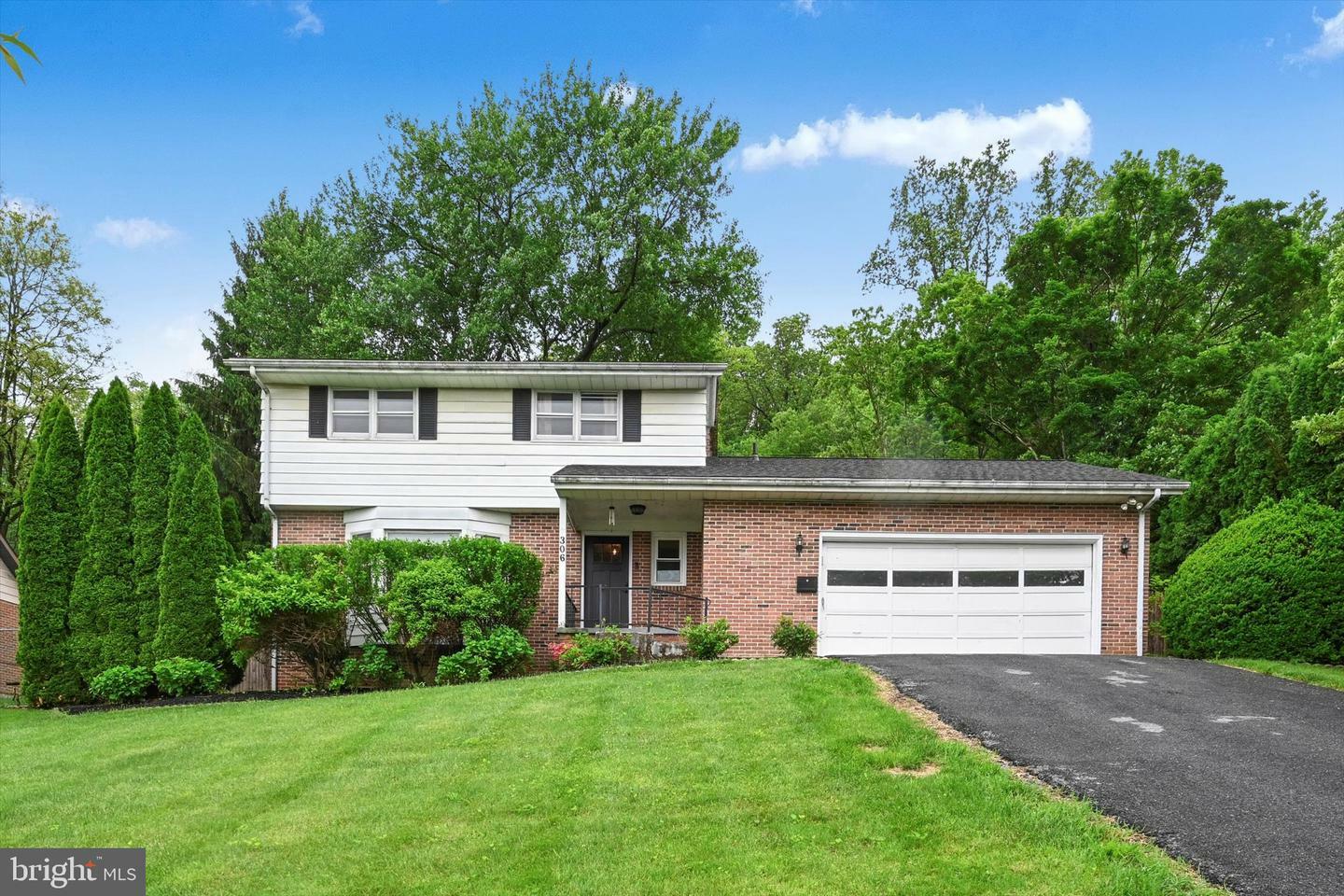 Property Photo: 306 E Broad Street PA 19607