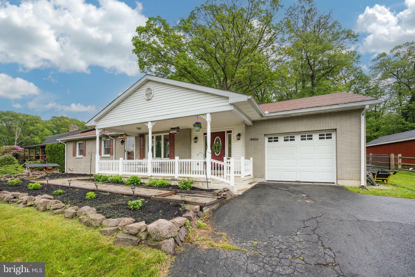 Property Photo: 4466 N Twin Valley Road PA 19543