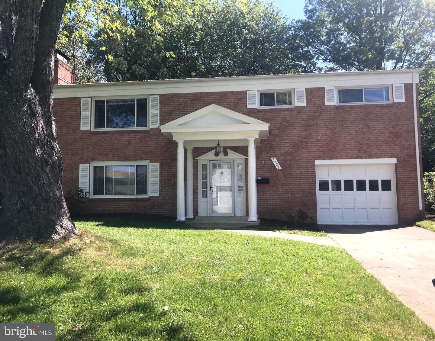 Property Photo: 1721 Margie Drive VA 22101