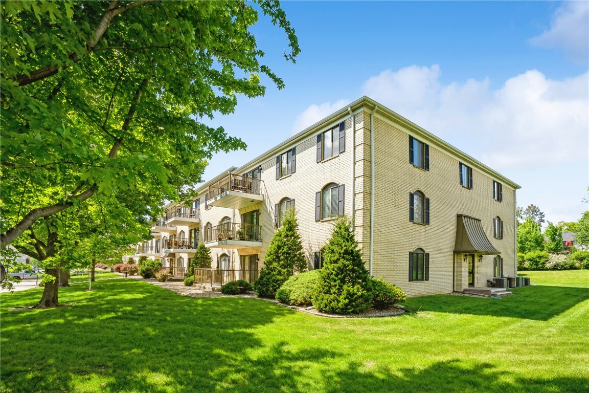 Property Photo: 2135 1st Avenue SE 215 IA 52403