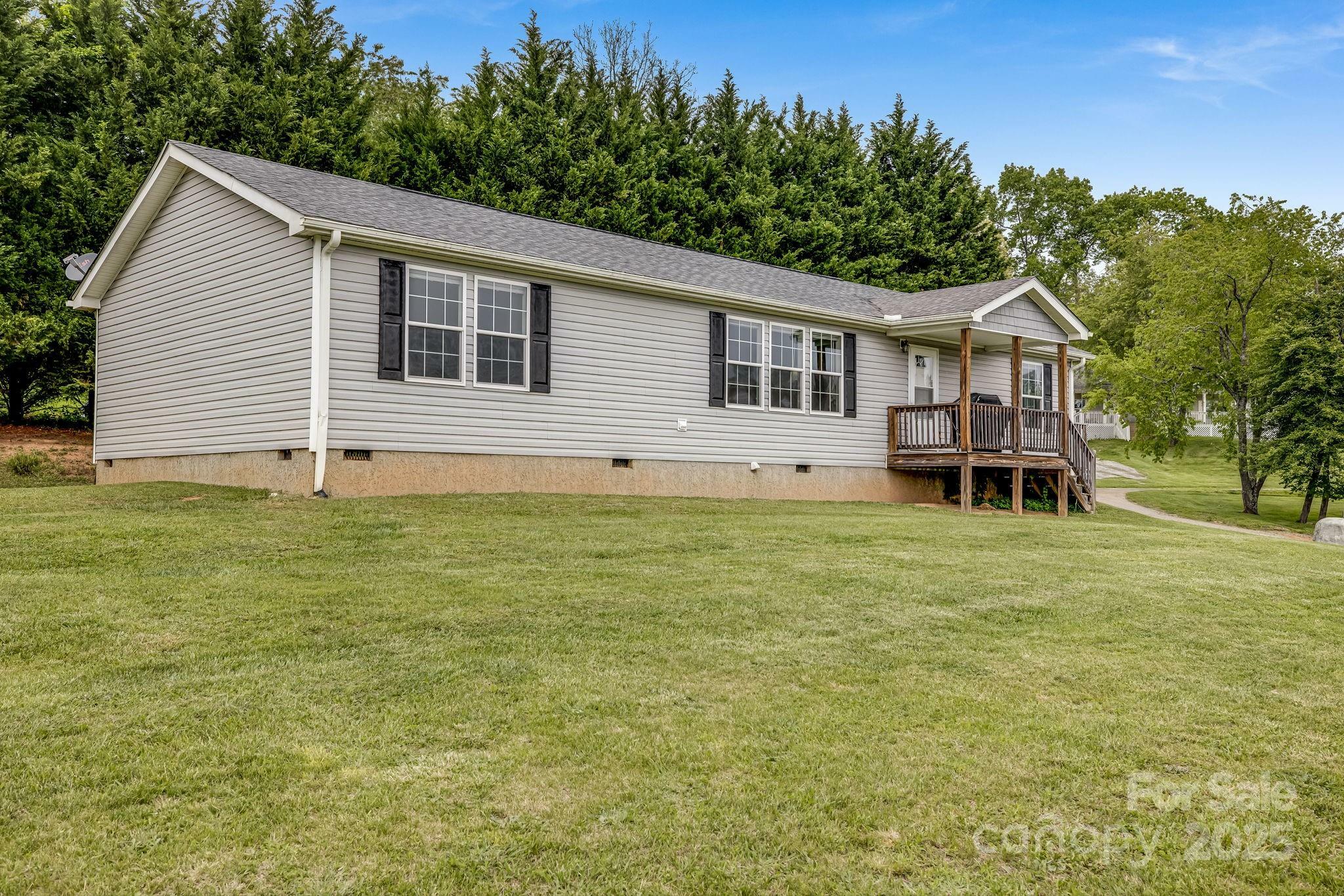 Property Photo: 14 Phoenix Circle NC 28701