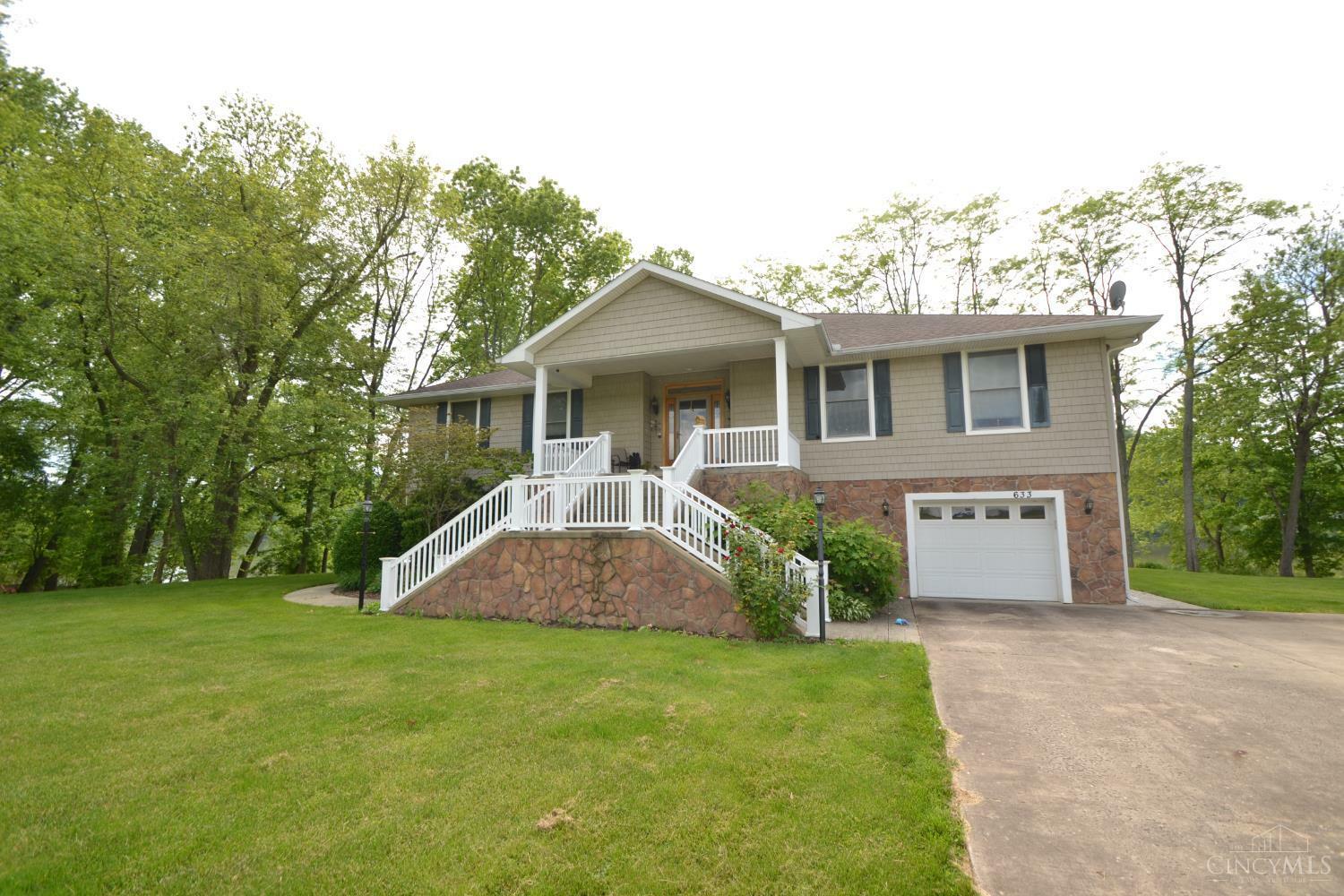Property Photo: 633 Robins Way OH 45167
