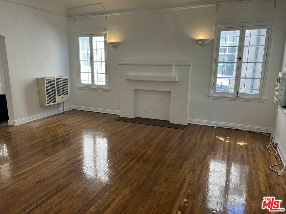 Property Photo: 741 S Mansfield Ave CA 90036