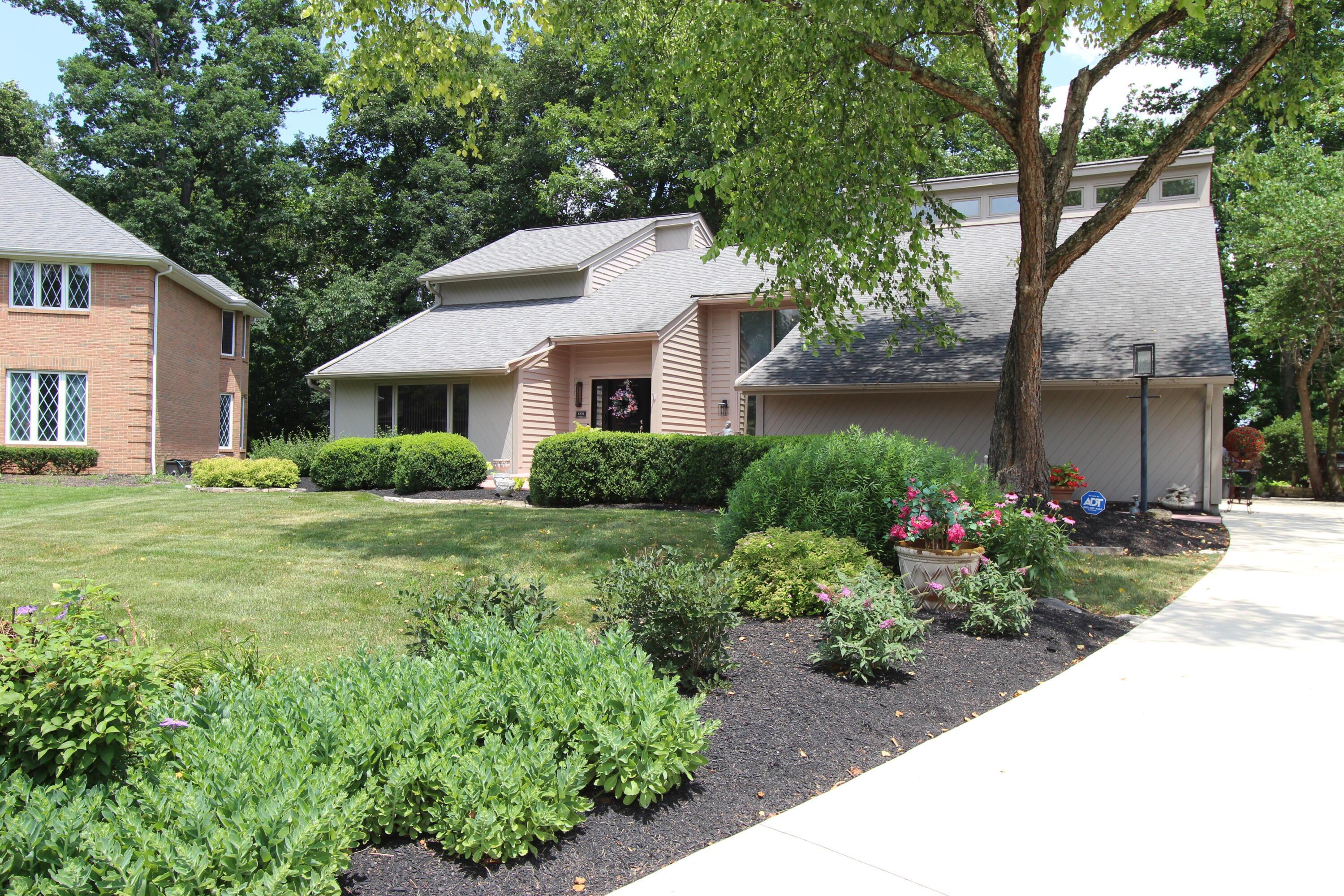 Property Photo: 8292 Breckenridge Way OH 43235