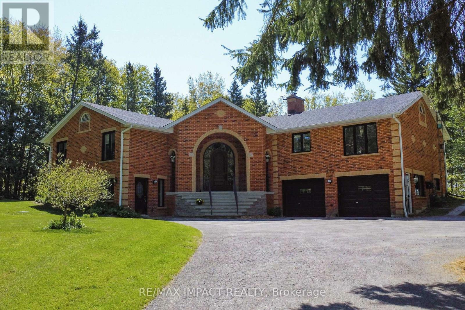 Property Photo:  215 Raglan Road West  ON L1H 0N5 