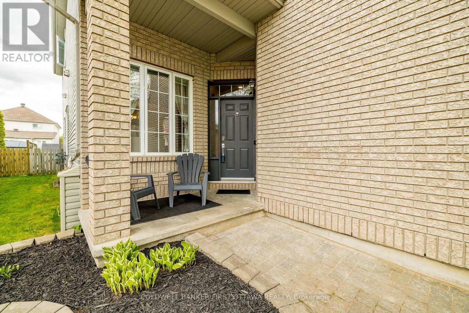 Property Photo: 25 Nairn Street ON K2V 1B6