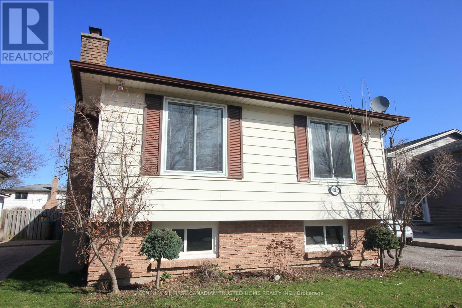 Photo de la propriété: 38 Patience Crescent ON N6E 2K9