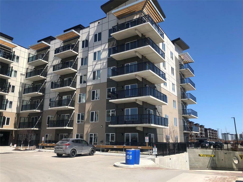 Property Photo:  635 Ballantrae Drive  MB R3T 6K4 