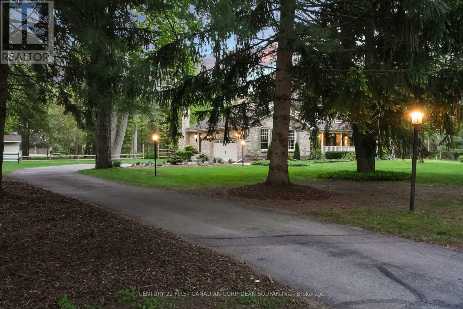 Photo de la propriété: 2 Lansdowne Park Crescent ON N0L 1R0