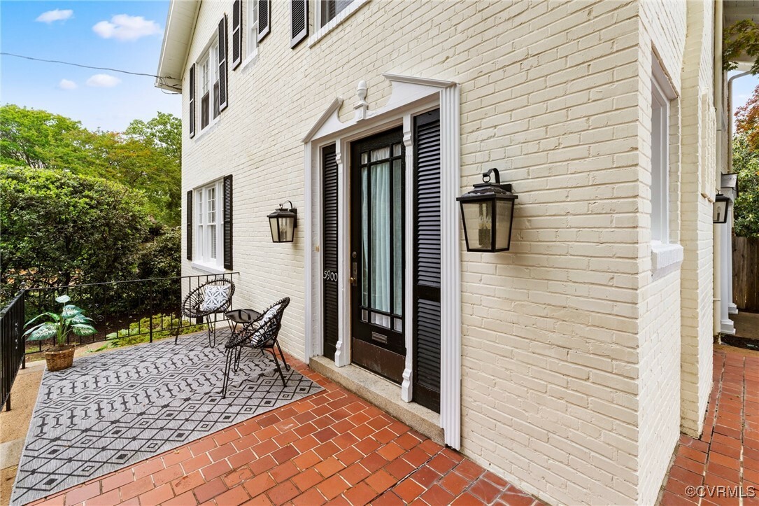 Property Photo: 5900 Grove Avenue VA 23226