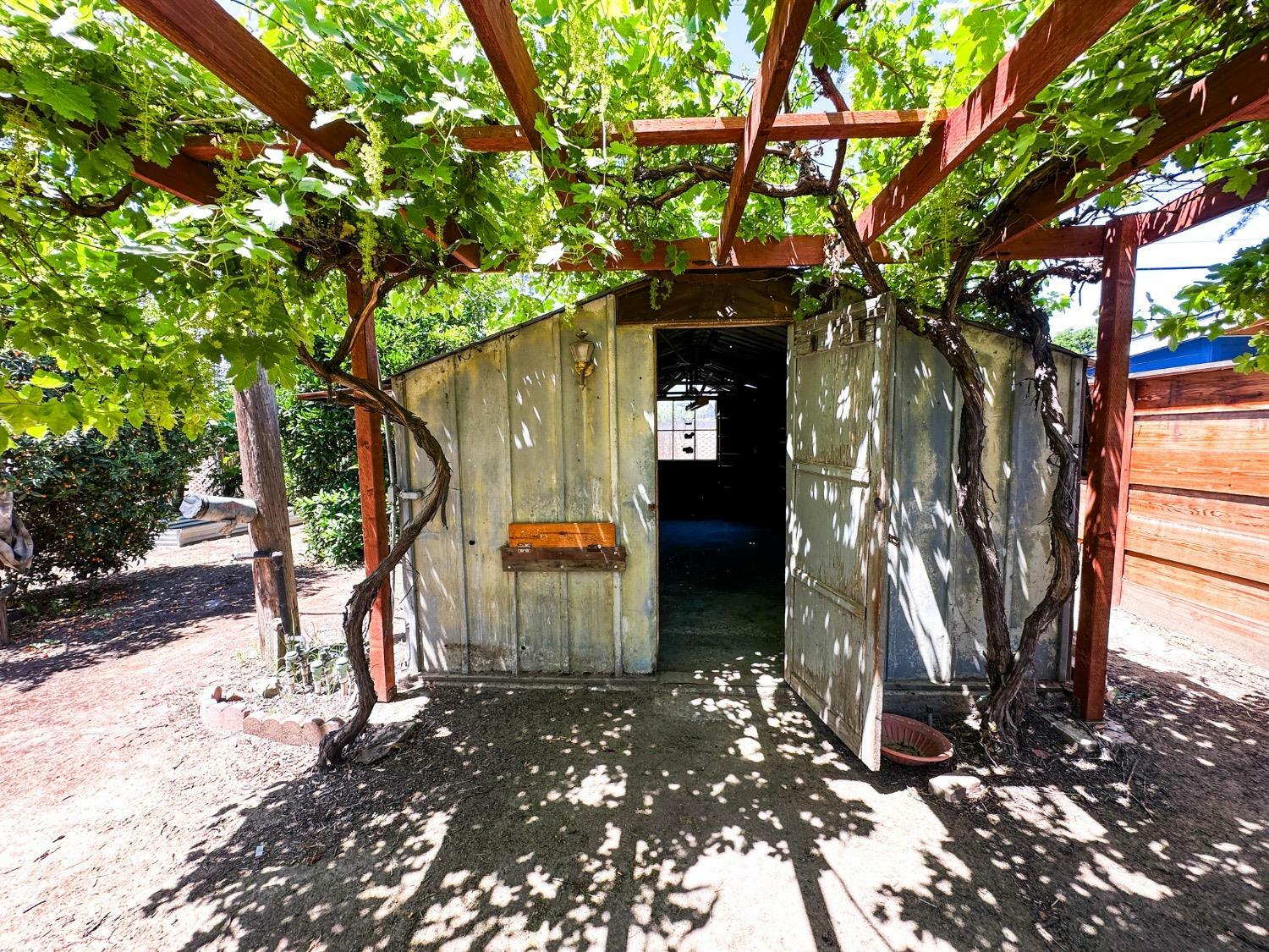 Property Photo: 1482 W Thurman CA 93257