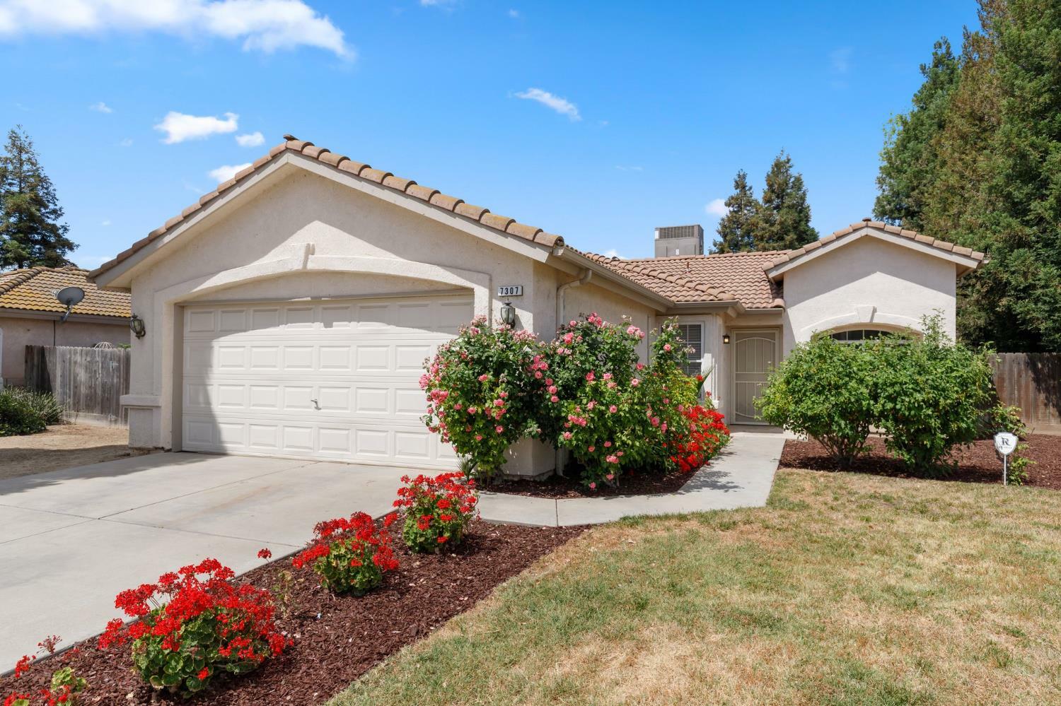 7307 N Lola Avenue  Fresno CA 93722 photo